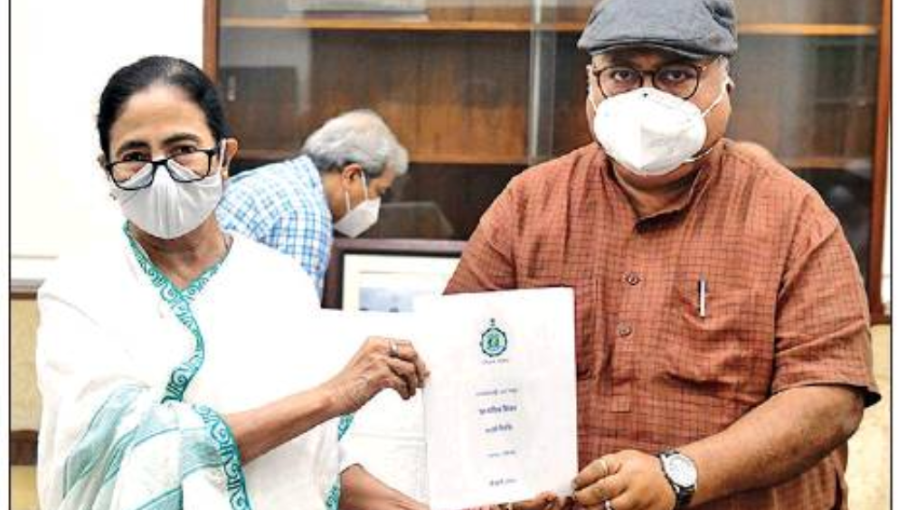 Chief minister Mamata Banerjee with Partha Chatterjee who read the Budget in the assembly in the absence of Amit Mitra