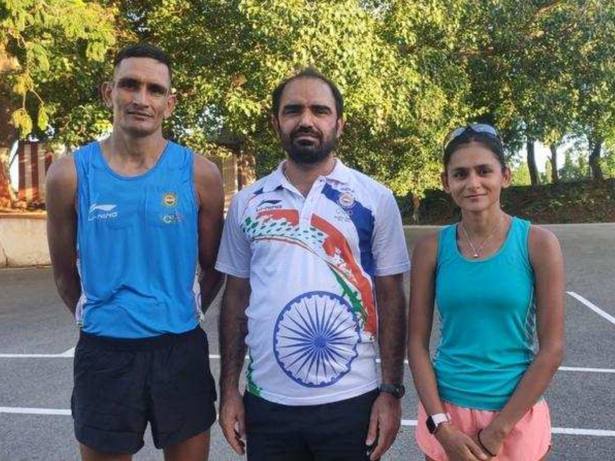 Olympian-turned-coach Gurmeet Singh (in the middle)
