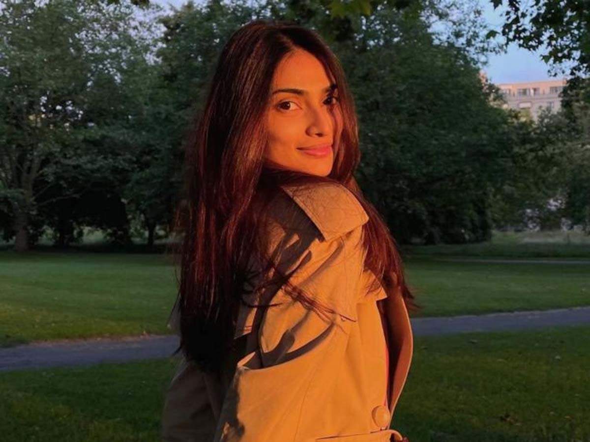 Athiya Shetty S Sunkissed Pictures Get A Quick Reaction From Kl Rahul Hindi Movie News Times Of India