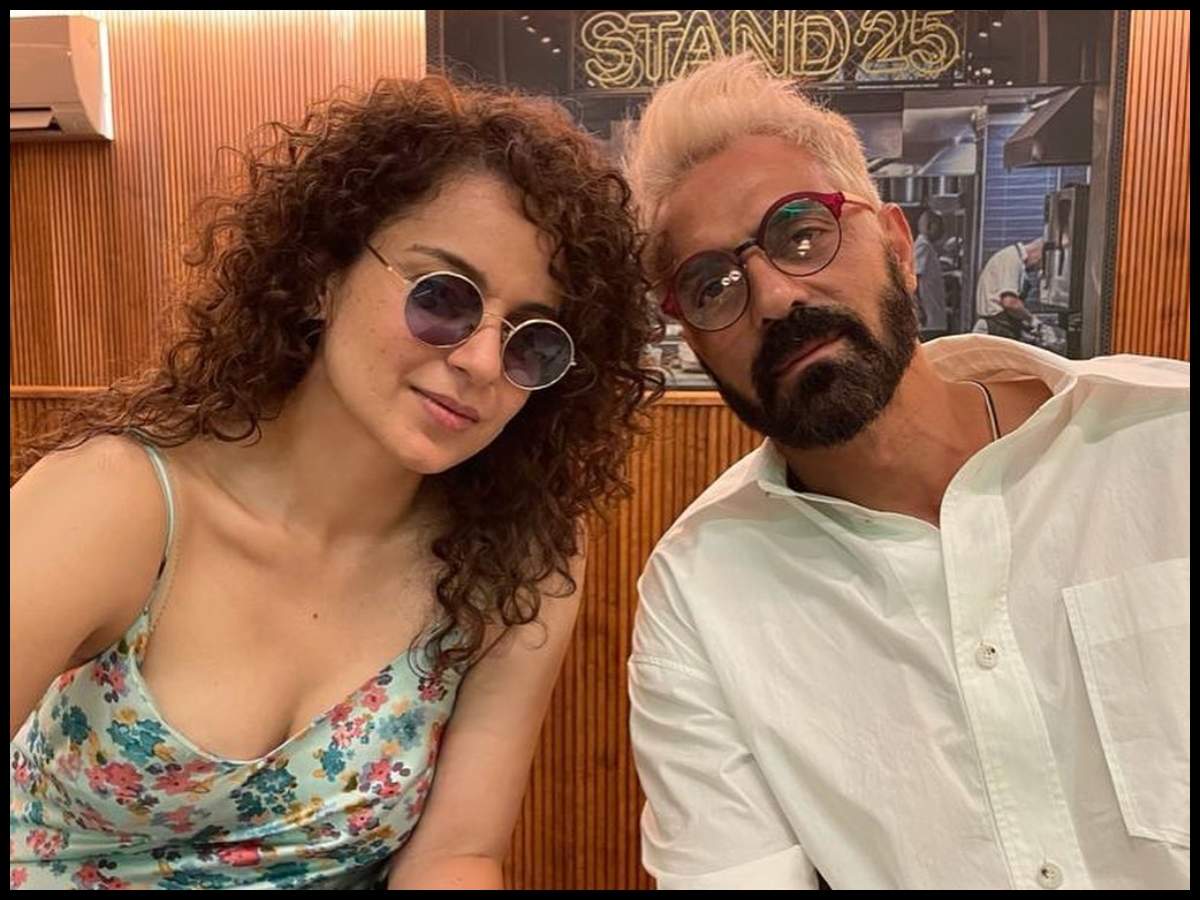 Arjun Rampal shares a cropped picture with Kangana Ranaut as he wraps up  the shoot of 'Dhaakad'; here's why | Hindi Movie News - Times of India