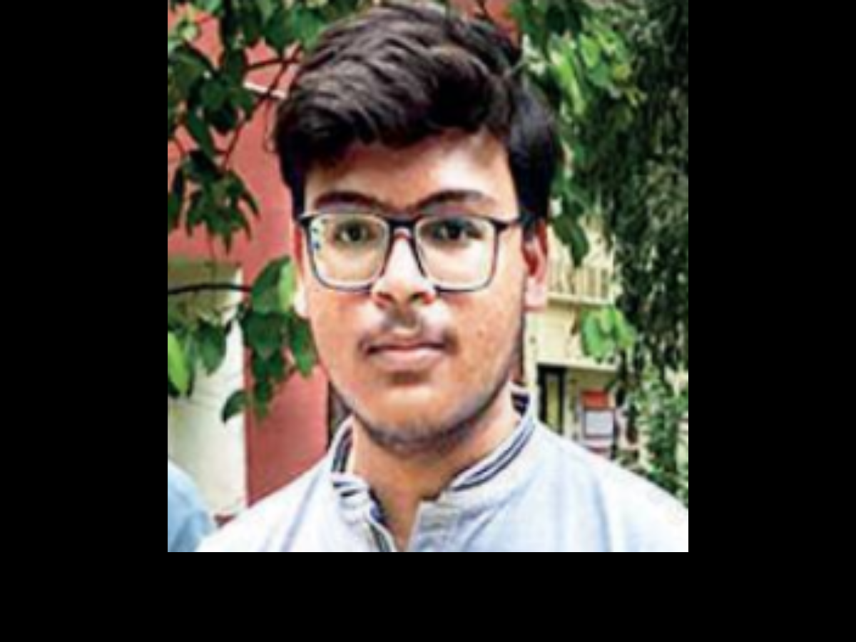 Had things been smooth, we would have come by train. But we didn’t want to take any risk with the exam.- Shubham Ghosh (WBJEE aspirant)