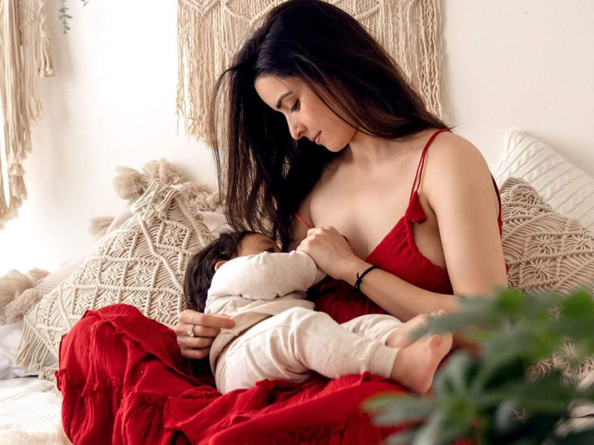 Ekta Kaul breastfeeds her son Ved; supports women's right to breastfeed  anywhere at anytime - Times of India