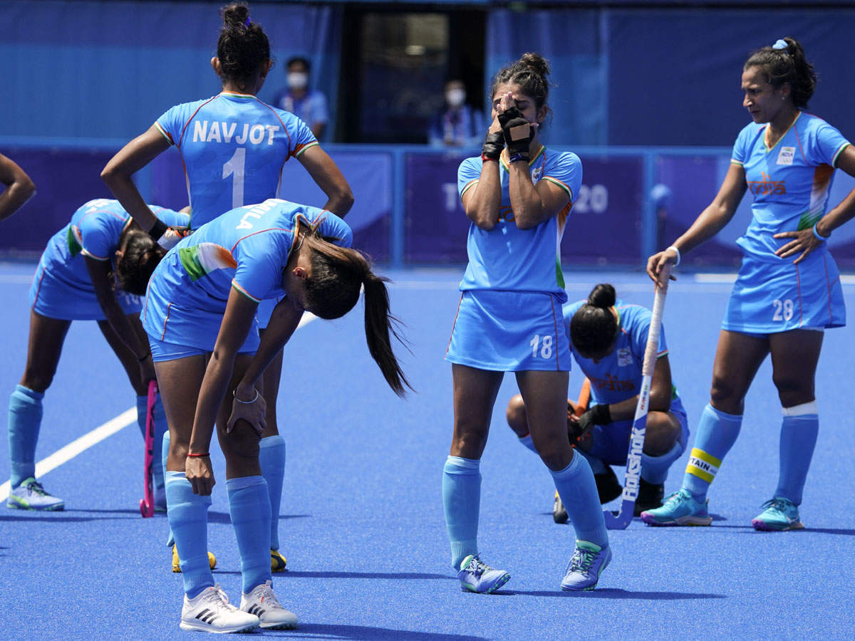 Indian women's hockey team finishes 4th at Olympics after losing to Great  Britain; See match pics!