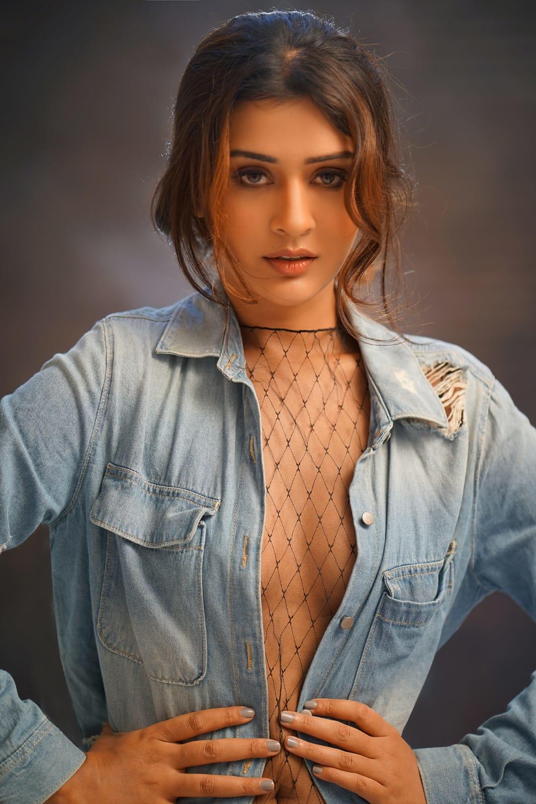 RX 100 fame Payal Rajput to debut in Kannada with Dhananjayas Head Bush Kannada Movie News pic picture