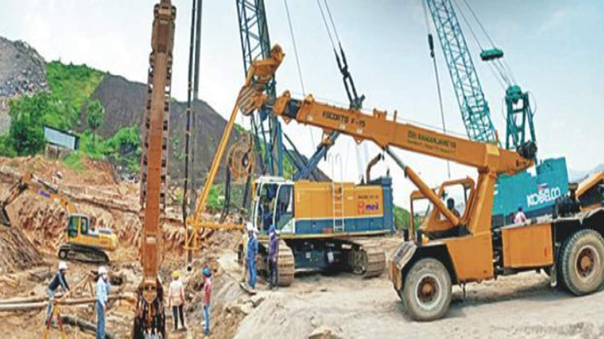 Machines deployed for diaphragam wall construction