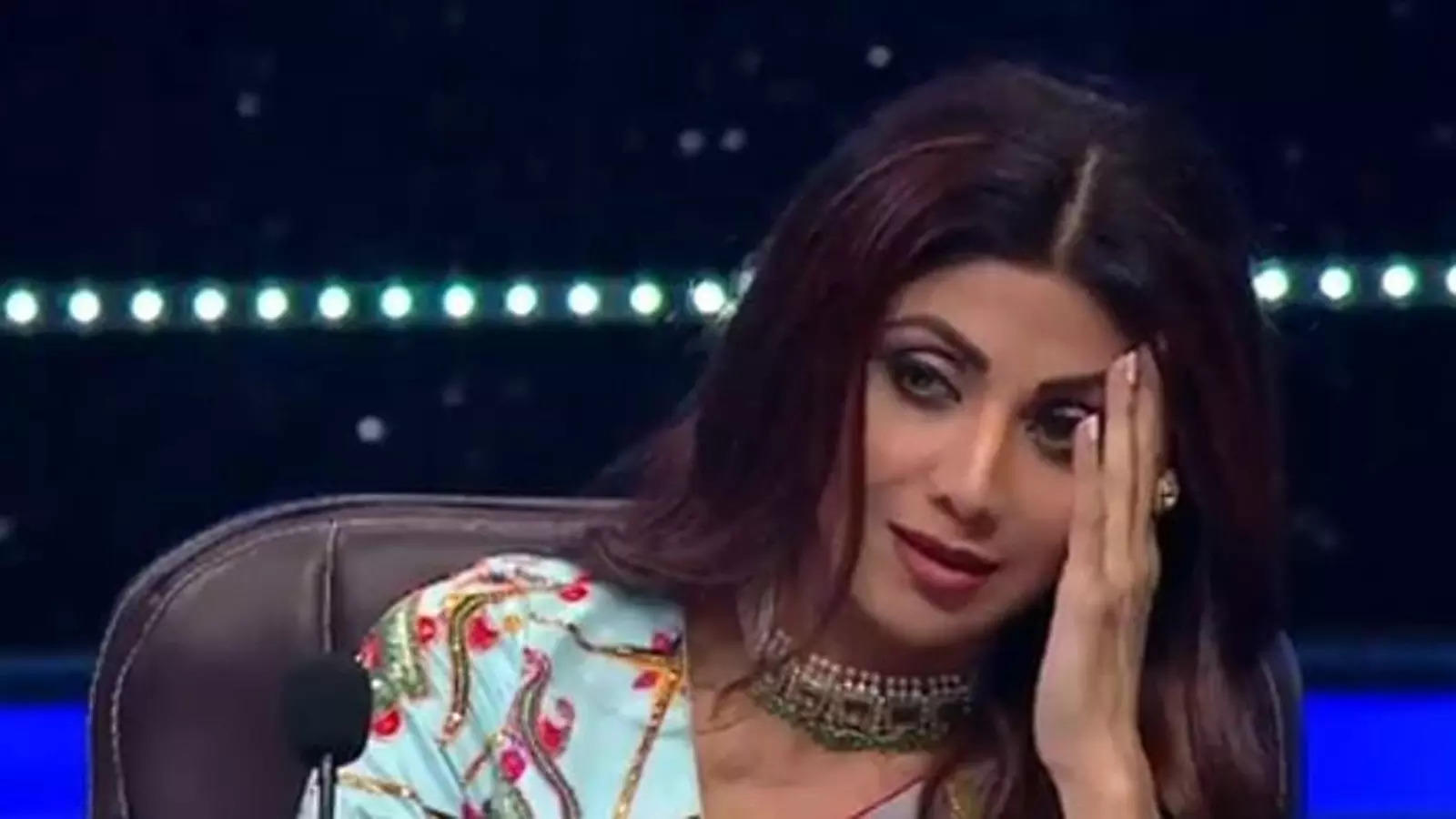 Shilpa Shetty gets emotional after receiving a warm welcome on &#39;Super  Dancer 4&#39; sets | TV - Times of India Videos