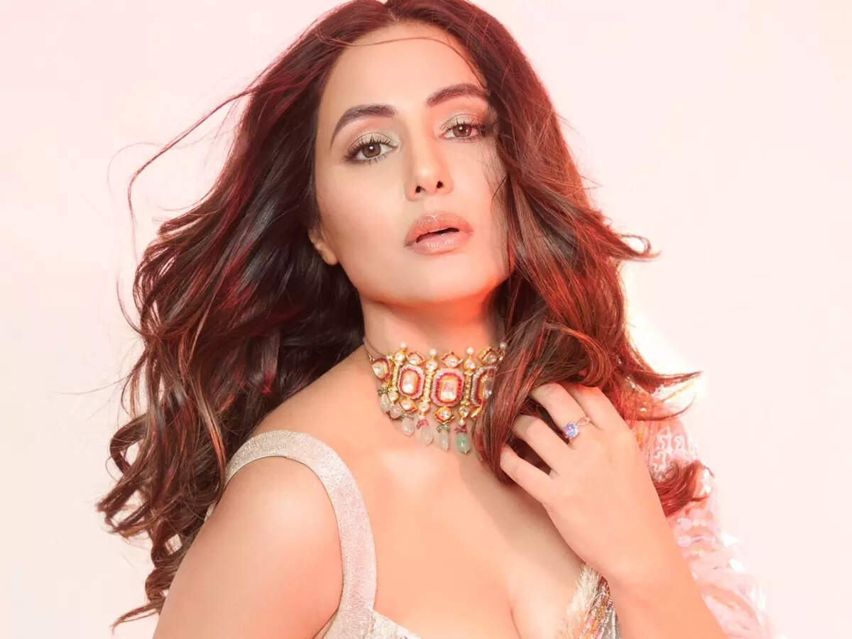 Bigg Boss OTT: Hina Khan gets praised by a fan for not tweeting and hating contestants of other seasons; she says, 'it will not be fair to comment on what we see' -