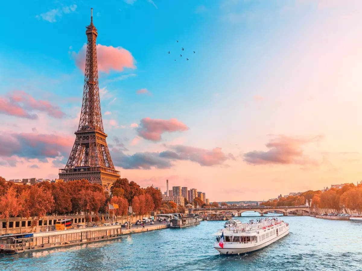 France to offer COVID health pass to international tourists