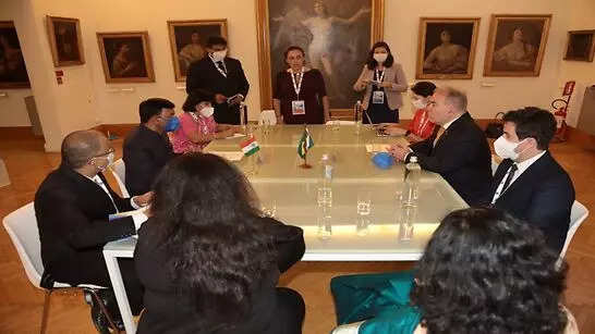 Mansukh Mandaviya meets health ministers of UK, Brazil, Italy. (Credits: Twitter)