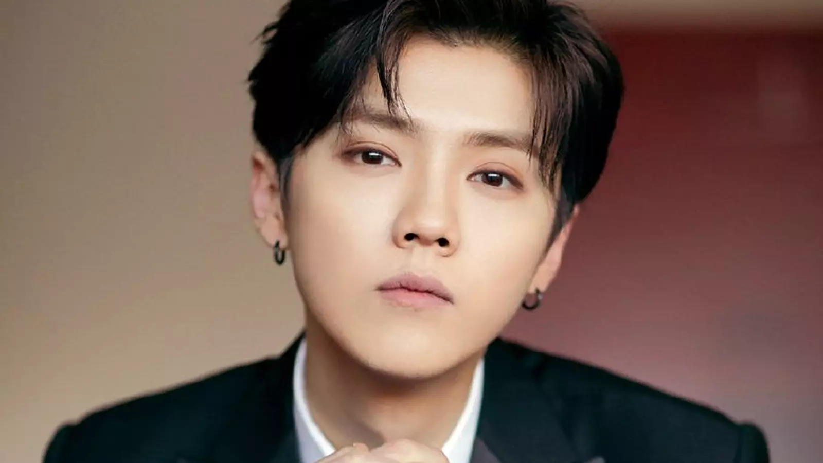 Former Exo Star Lu Han Cuts Ties With Swiss Watch Brand After Ceo Calls Taiwan A Country K Pop Movie News Times Of India