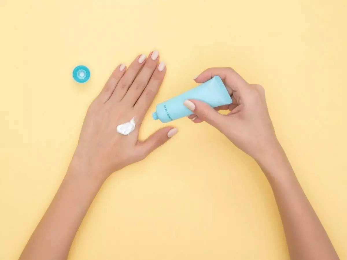hose Pidgin Draw Sunscreen: How To Choose, Apply & Use Sunscreen Correctly? | Most Searched  Products - Times of India