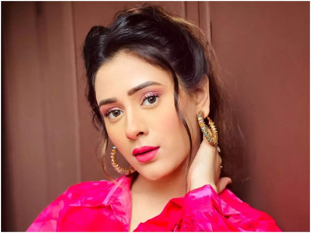 All of us were emotional during the last few days of shooting, says Hiba  Nawab as Jijaji Chhat Parr Koii Hai wraps up after a six-month run - Times  of India