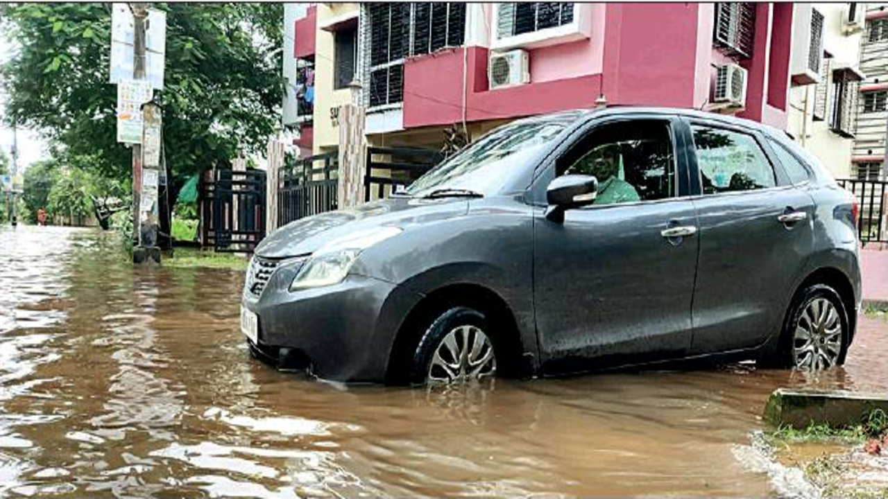 Mukundapur Main Road is the worst affected