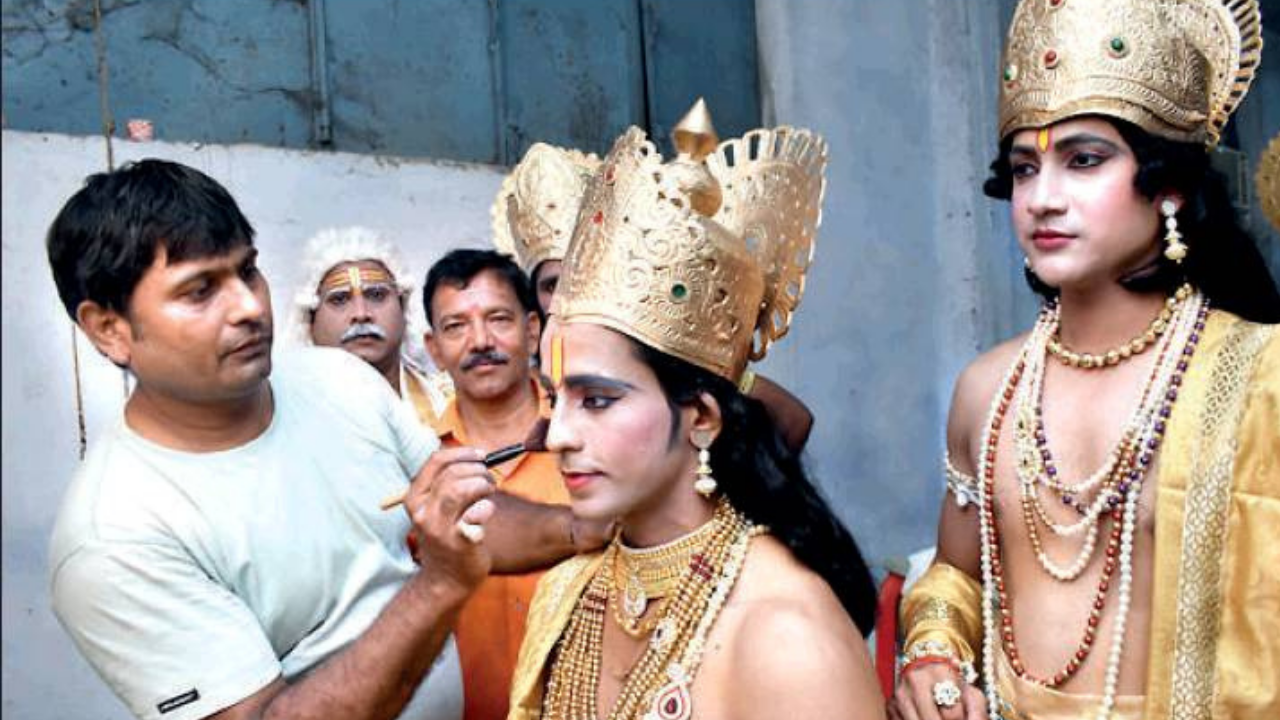 Prayagraj: Lone Muslim makeup man enlivens Ramleela with his epic ...