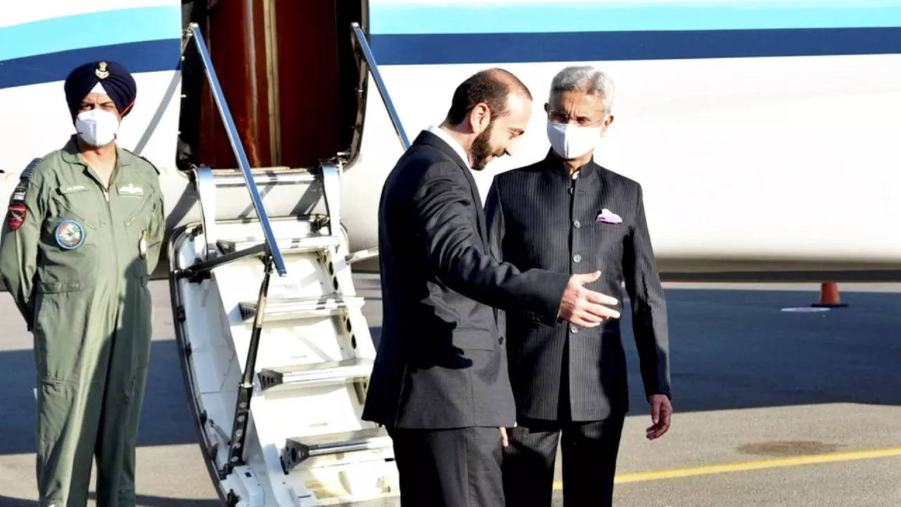 External affairs minister Dr S Jaishankar being received by Armenian foreign minister HE Ararat Mirzoyan on his arrival in Armenia. (PTI photo)