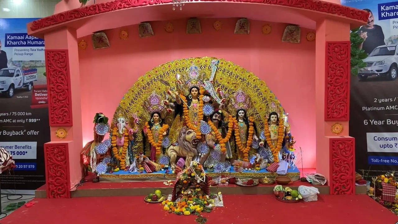 Mumbai: Durga Puja pandals mindful of Covid norms amid festivity | Mumbai  News - Times of India