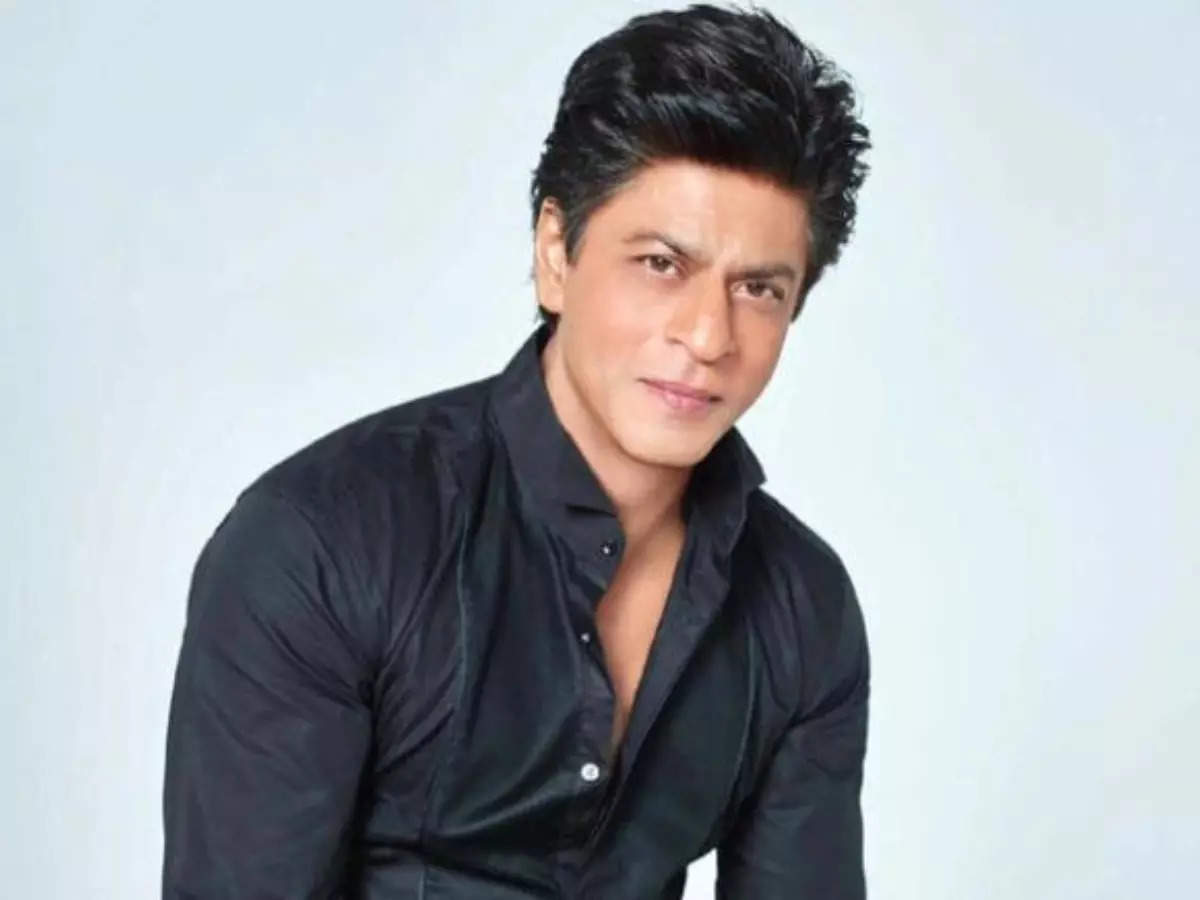 Shah Rukh Khan Celebrates 30 Years In Bollywood With A Rare Selfie 