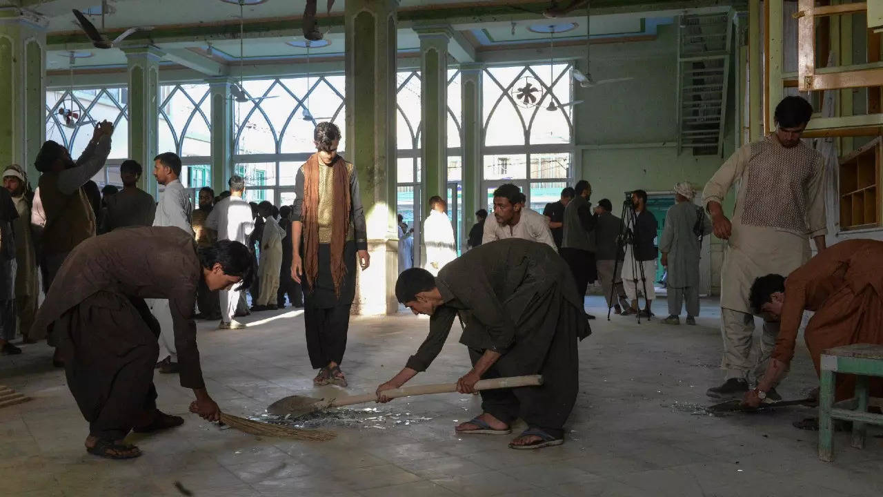 Afghan men remove broken glass inside a Shiite mosque in Kandahar after a suicide bomb attack during Friday prayers. (AFP photo)