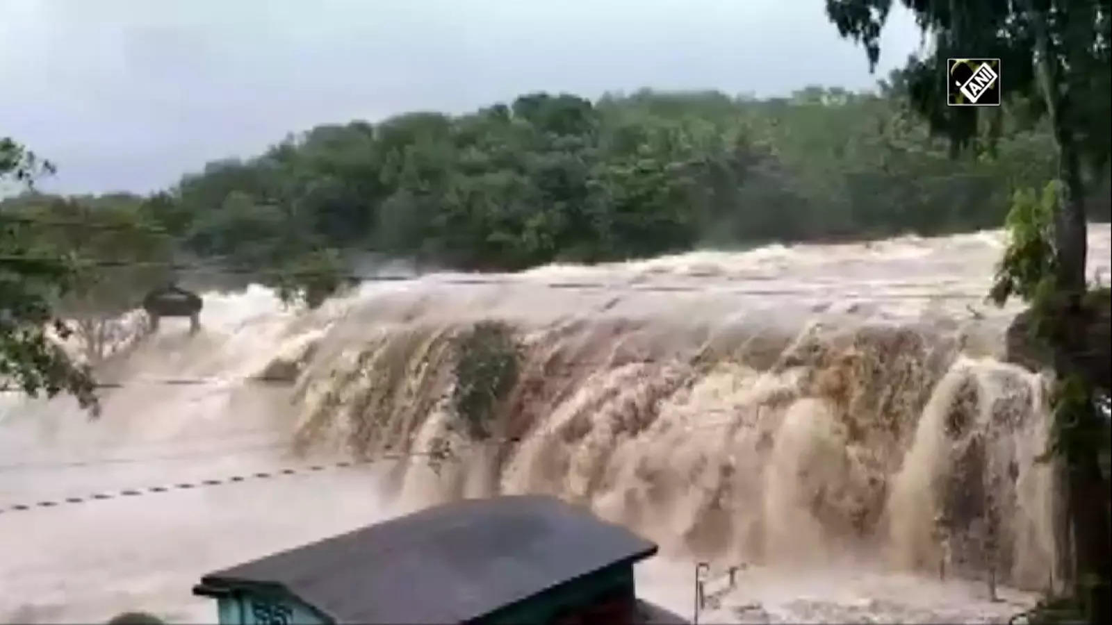 thirparappu falls boating