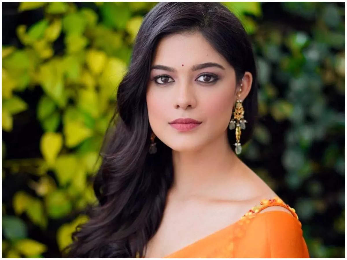 In Pictures: Asha Bhat is simply drop-dead gorgeous in her orange saree |  Kannada Movie News - Times of India