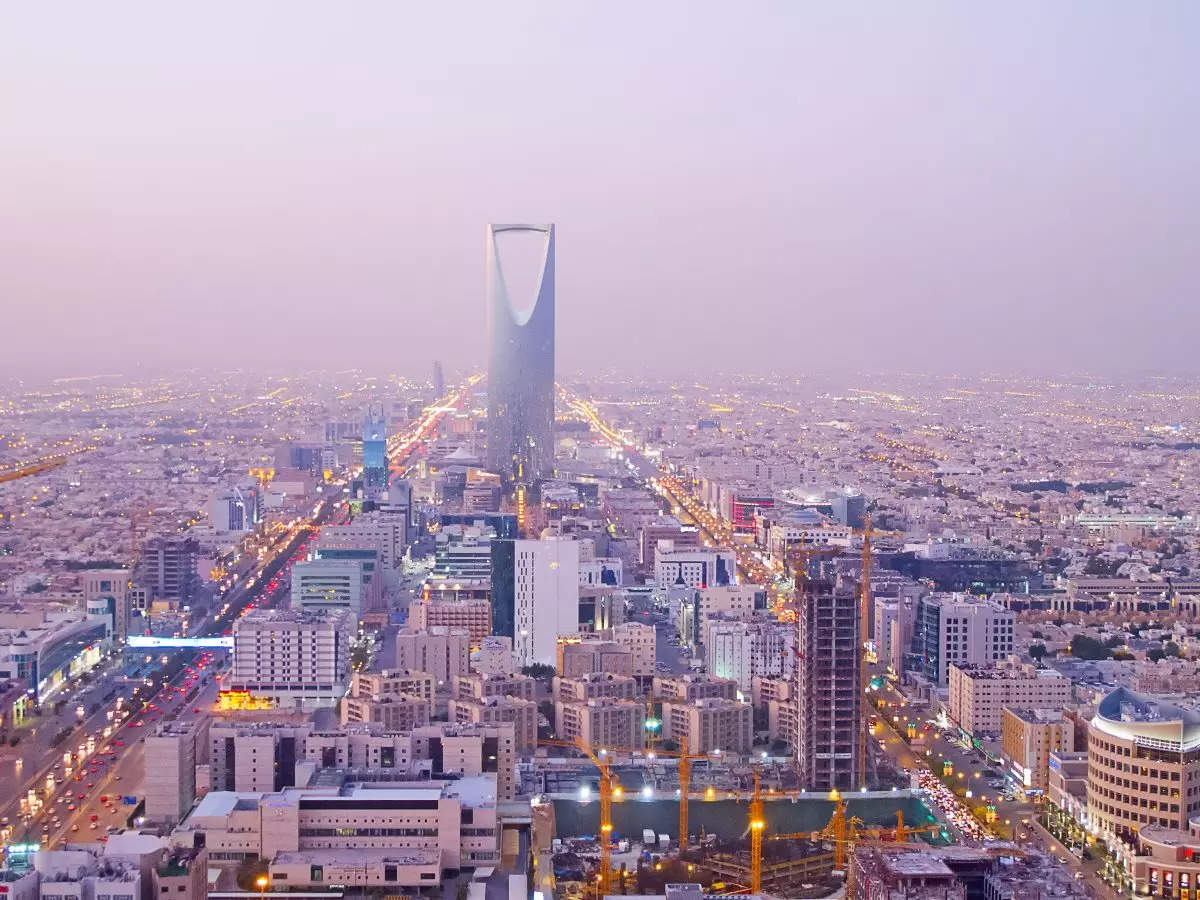 Saudi Arabia announces free extension of visit visa till Nov 30