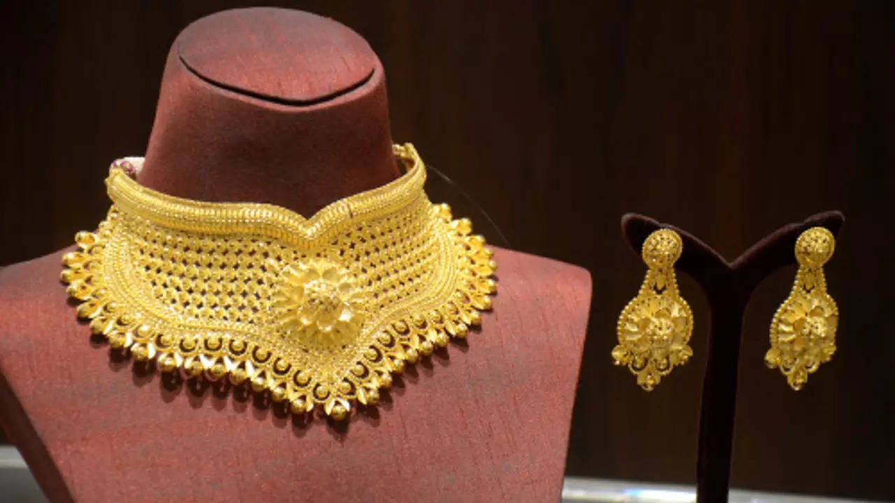 Consumers must buy only hallmarked jewellery on Dhanteras-Diwali festival:  Govt - Times of India