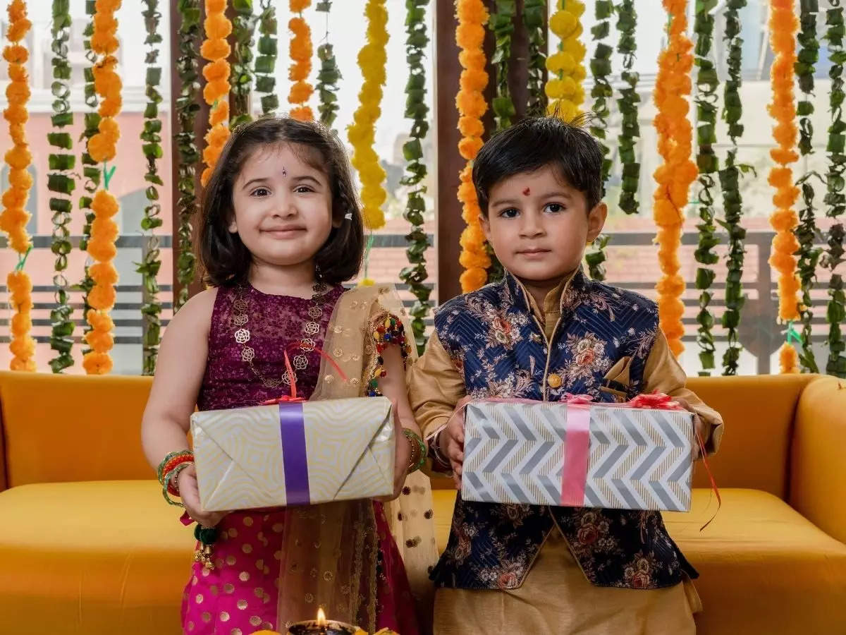 Happy Bhai Dooj 2022: Images, Quotes, Wishes, Messages, Cards, Greetings,  Pictures, and GIFs - Times of India