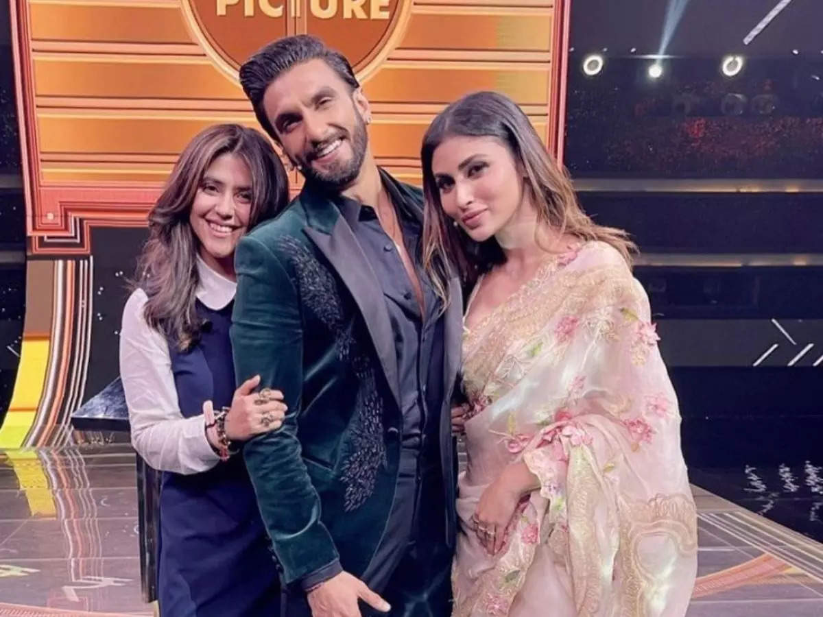 the big picture: The Big Picture: Ekta Kapoor and Mouni Roy grace the  stage; share selfies with host Ranveer Singh - Times of India