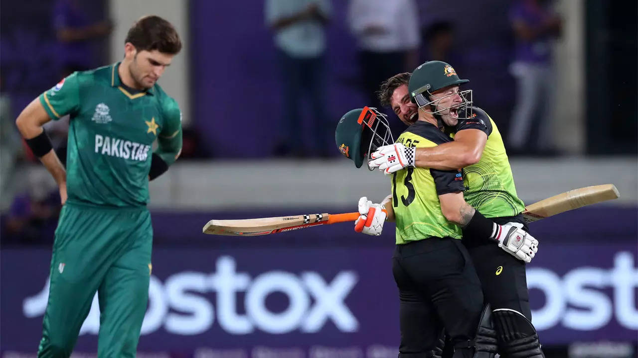 Brig komedie Persona Pakistan vs Australia Highlights, T20 World Cup 2021: Matthew Wade, Marcus  Stoinis stun Pakistan; Australia enter final - The Times of India