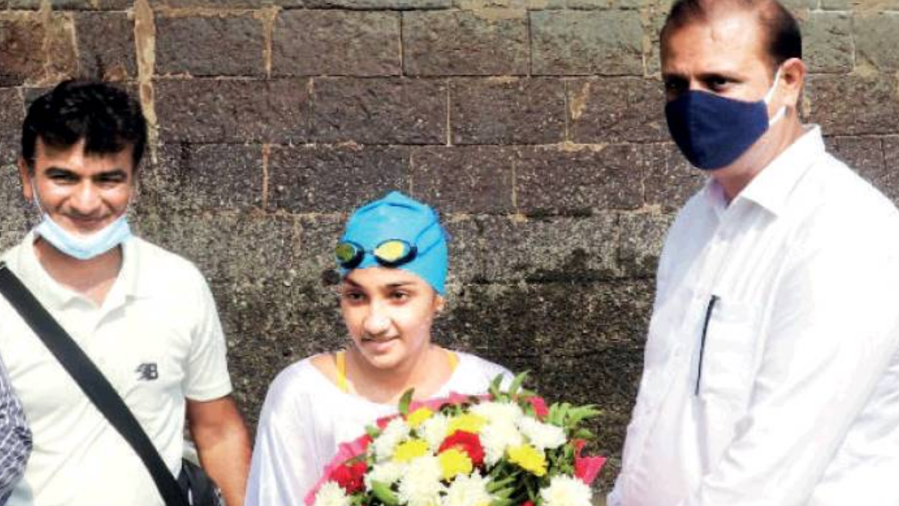 Hazel Raikundalia swam from Elephanta Island to Gateway of India in 2 hrs and 45 minutes with the aim to spread awareness about cleaner ocean