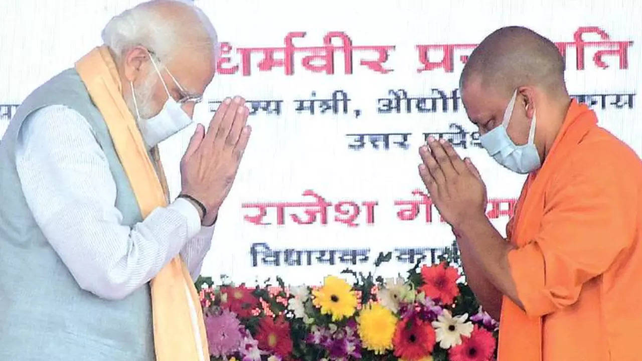 CM Yogi Adityanath greets PM Narendra Modi on his arrival to inaugurate the 341-km long Purvanchal Expressway in Sultanpur on Tuesday