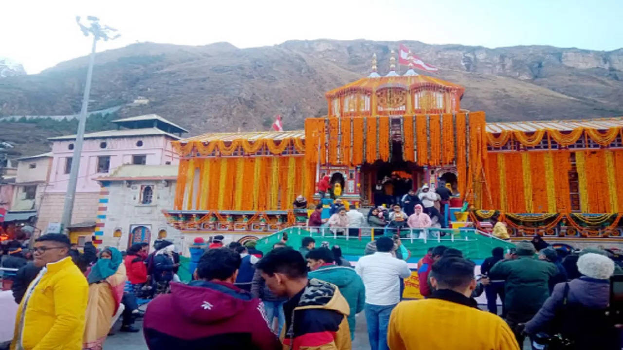 A large number of devotees gather at the Badrinath temple to offer prayers