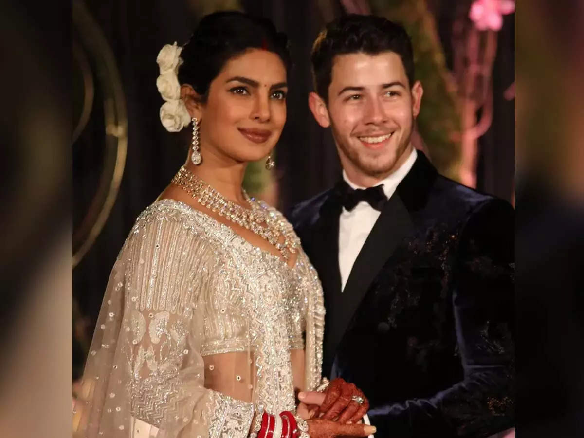 Priyanka Chopra quashes split rumours with her comment on Nick Jonas&#39; latest post | Hindi Movie News - Times of India