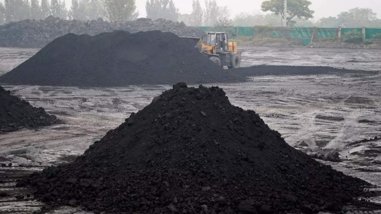 Private sector’s generation from coal plunged 70% to 1,858GWh from 6,142GWh. 