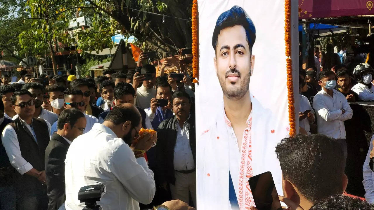 AASU Chief Adviser Samujjal Kumar Bhattacharya pays floral tribute to the party leader Animesh Bhuyan