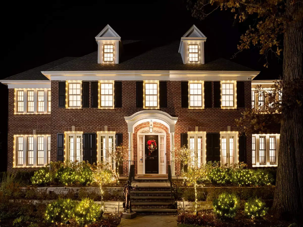 A Christmas treat! You can stay at the famous McCallister House from the Home Alone Series