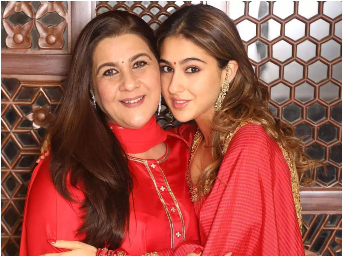 Sara Ali Khan feels her mother Amrita Singh wouldn't like working with her for THIS reason | Hindi Movie News - Times of India