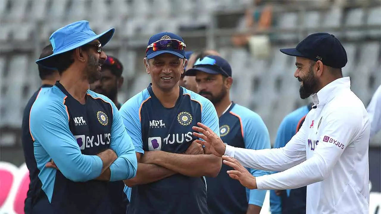 Virat Kohli speaks with coach Rahul Dravid after the second Test against New Zealand in Mumbai. (AFP Photo)