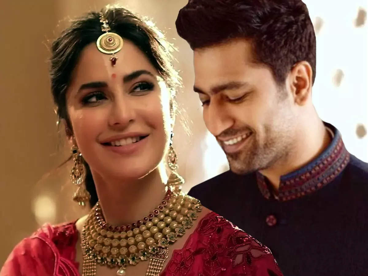 Katrina Kaif-Vicky Kaushal First Wedding Photos, Marriage Pictures & Images:  Vicky Kaushal and Katrina Kaif can't hold back their smiles as they make  FIRST appearance as husband and wife - PICS