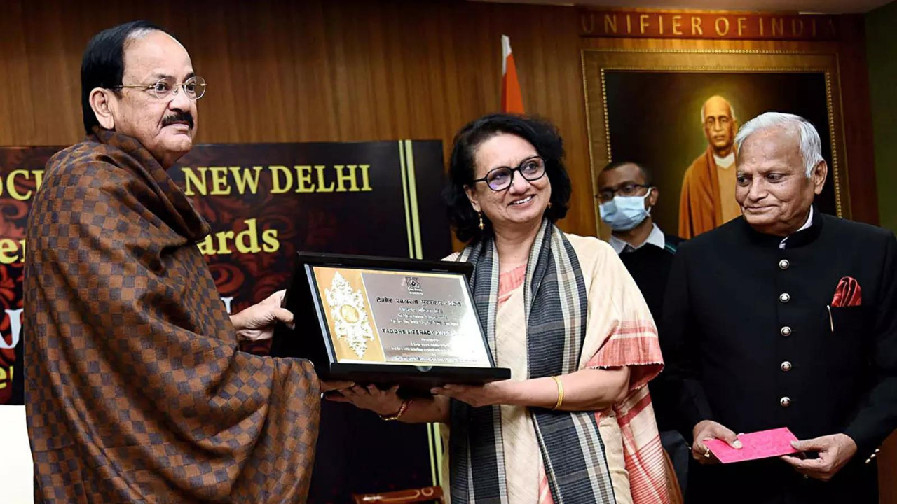 Vice President M. Venkaiah Naidu presenting the prestigious Nehru and Tagore Literacy Awards during an event on Sunday.