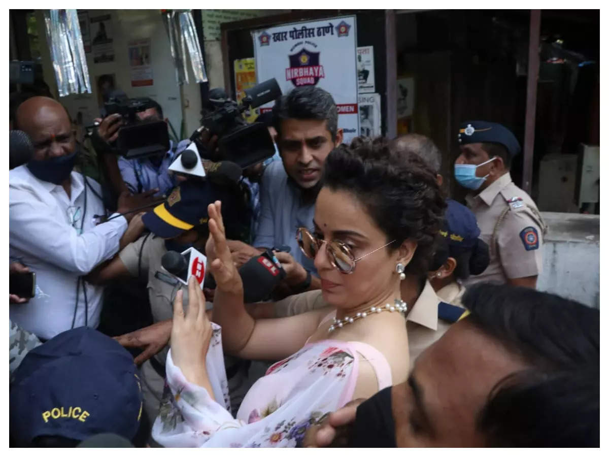 Kangana Ranaut reaches Khar Police station for questioning in the anti-Sikh post case – See pics | Hindi Movie News - Times of India
