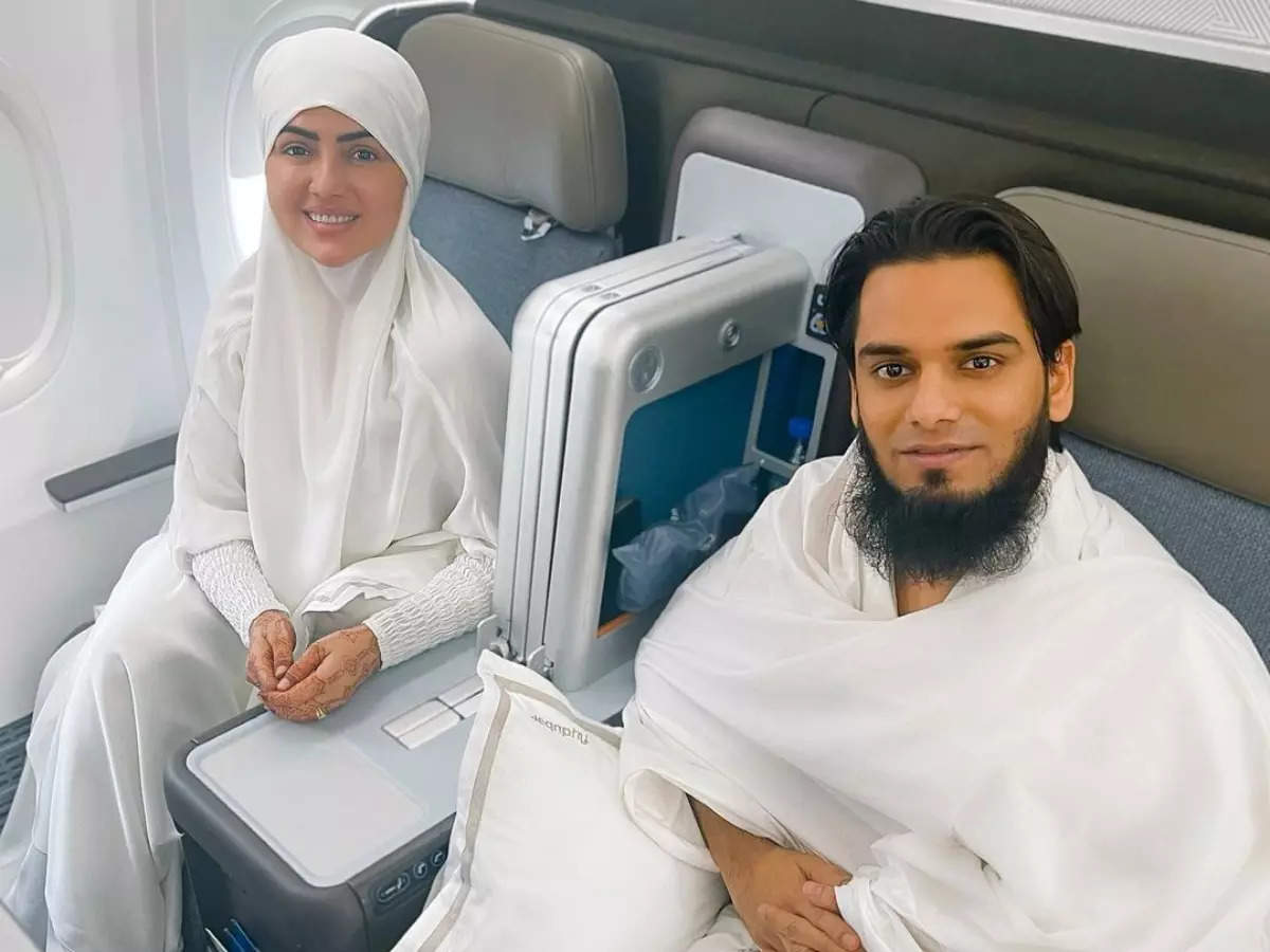 Pics and videos Former actress Sana Khan embarks on Umrah with her hubby Anas Saiyed Hindi Movie News picture