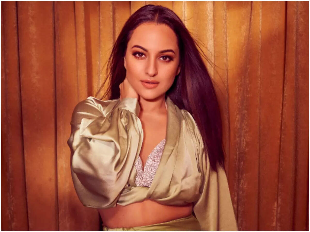 Sonakshi Sinha: 2021 has been a year of many firsts for me | Hindi Movie News - Times of India Sonakshi Sinha: 2021 has been a year of many firsts for me | Hindi Movie News - Times of India