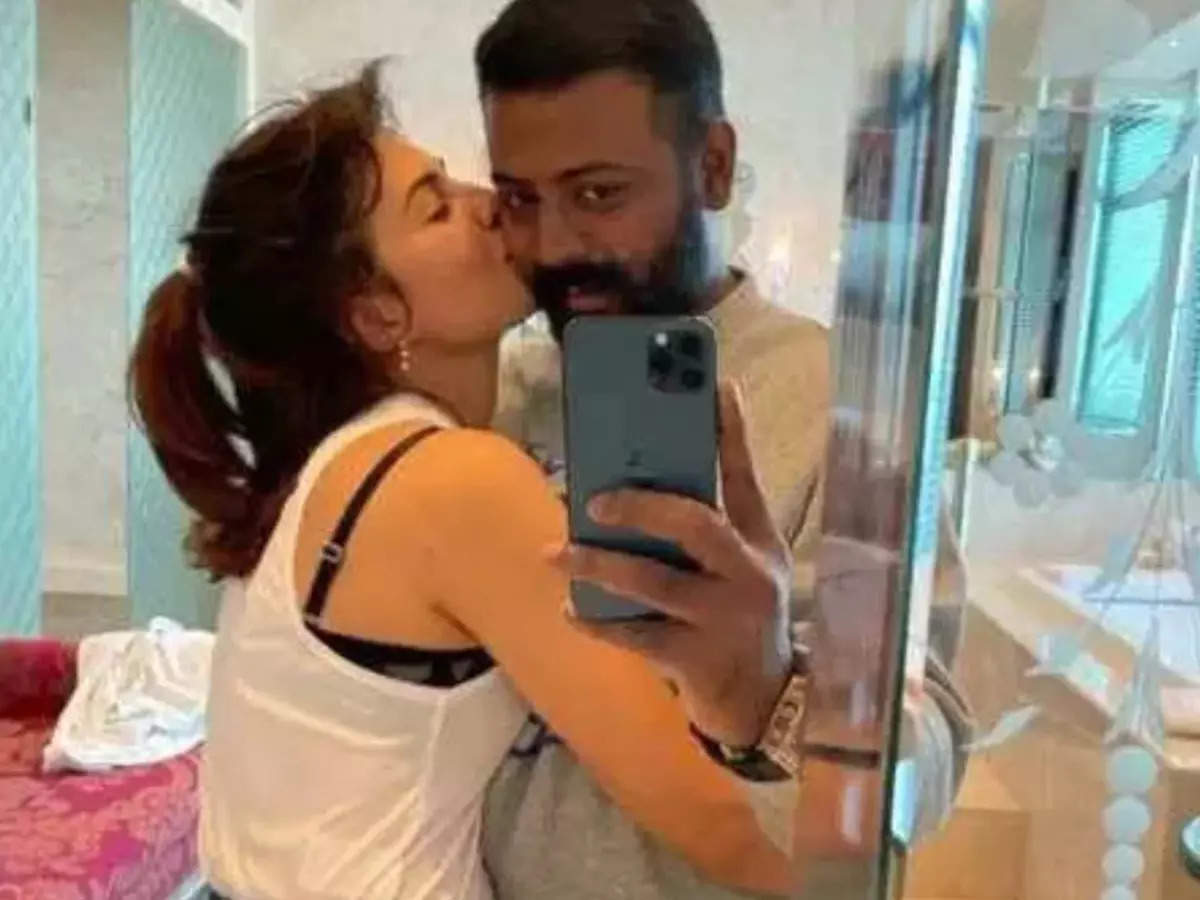 Sukesh Chandrasekhar claims he was in a relationship with Jacqueline  Fernandez: Report | Hindi Movie News - Times of India