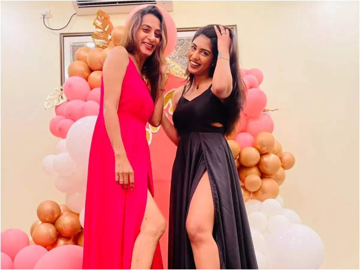Surekha Vani&#39;s New Years eve&#39;s sizzling dance video with her daughter goes  viral! | Telugu Movie News - Times of India