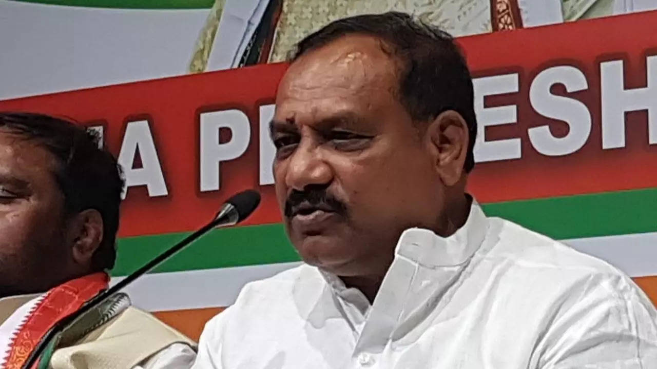 Telangana: TRS, BJP playing drama politics to project Congress in poor  light, says Mahesh Kumar Goud | Hyderabad News - Times of India