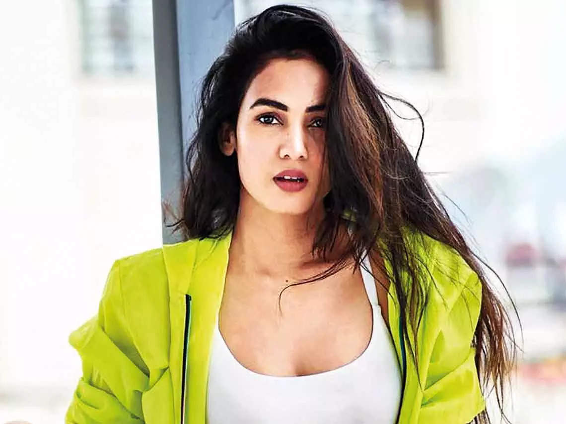 My ideal man can't be arrogant, he has to be simple, kind and grounded: Sonal  Chauhan | Hindi Movie News - Times of India