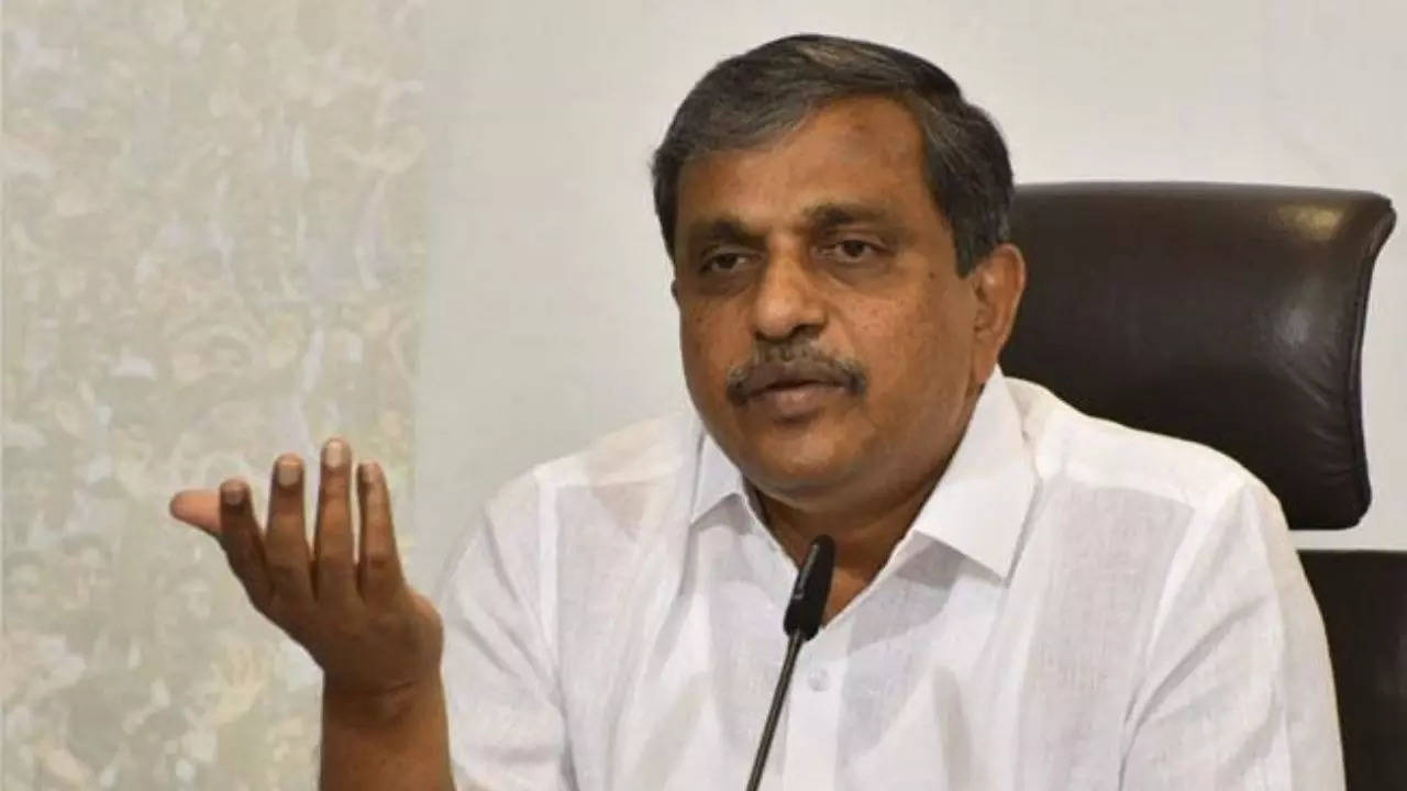 Andhra Pradesh: Negotiations only way to resolve employees PRC  apprehensions, says advisor Sajjala Ramakrishna Reddy | Amaravati News -  Times of India