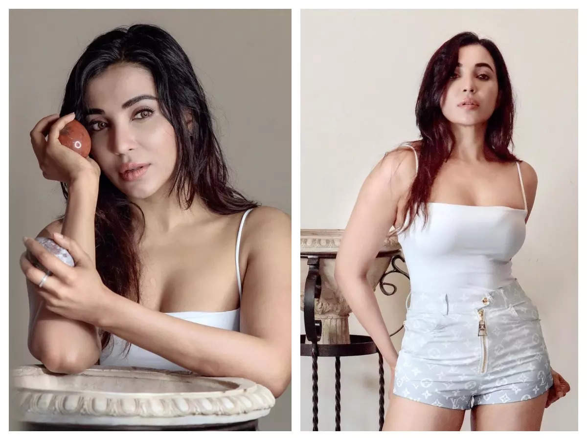 Pics Parvati Nair is a vision in white as she shares captivating pics on her Instagram Malayalam Movie News