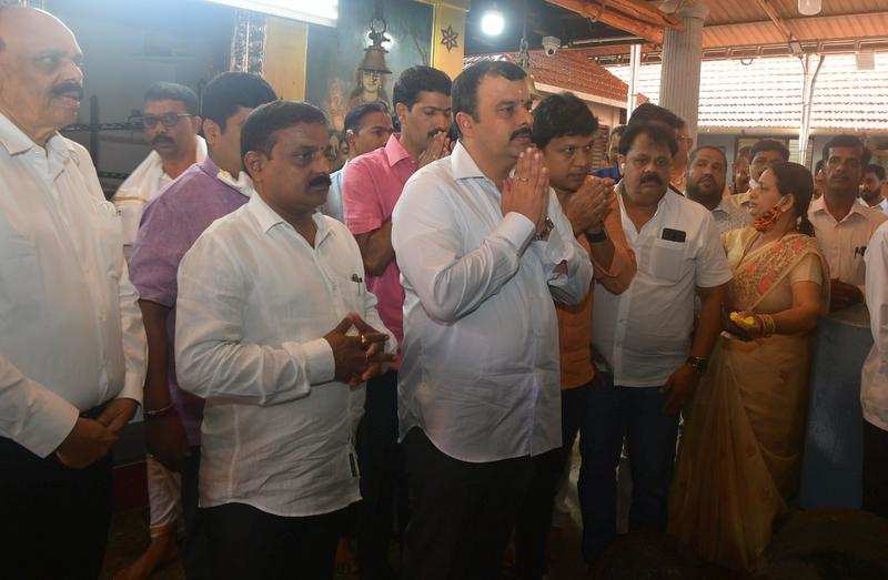 V Sunil Kumar, newly appointed district minister for Dakshina Kannada, offers prayers at Kadri Manjunatha Temple in Mangaluru on Friday